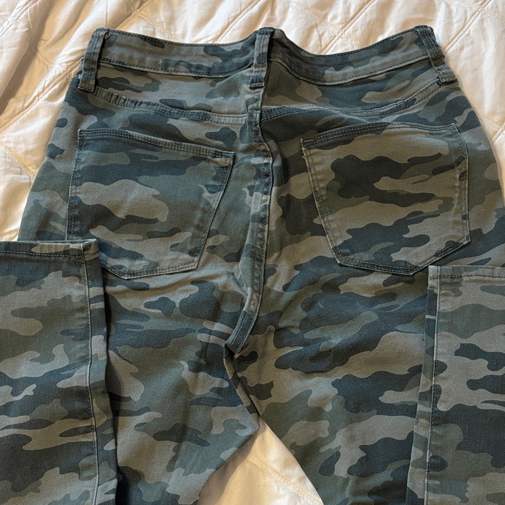 Universal Thread Camouflage Patterned Jeans - image 4